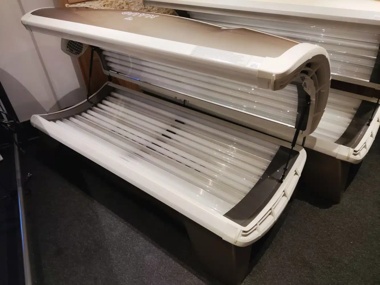 Zeer netjes!! | Hapro Onyx 26/1 combi - Lichaamskoeler - Krachtige gezichtsbruiner - Bijna nieuwe lampen!